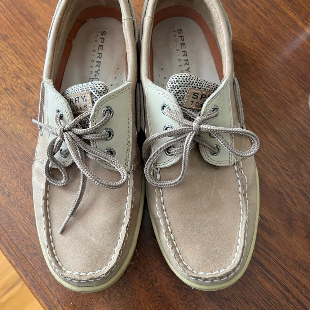 Sperry Boat Shoes in Beige and Off-White